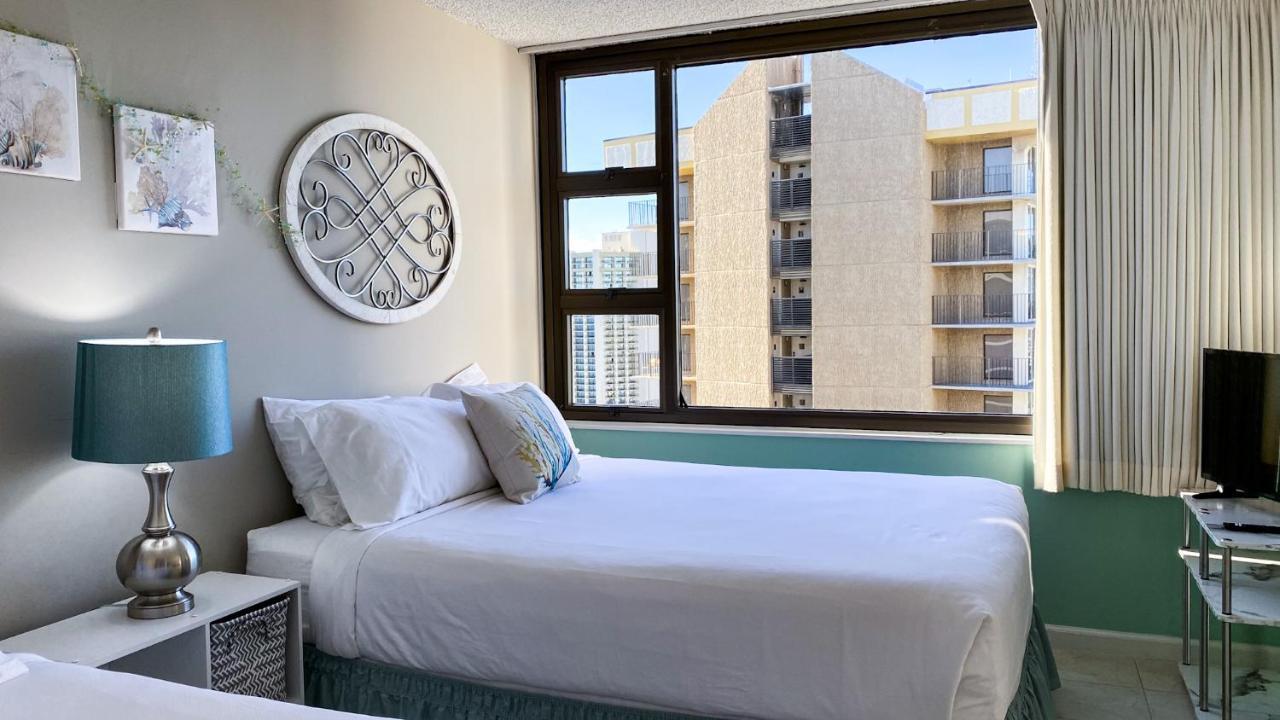 The Makai Suite At The Waikiki Banyan Honolulu Exterior photo